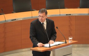  Durs Jankovića sumi treh kaznivih dejanj