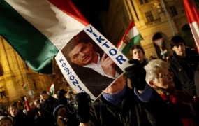 Na zborovanju v podporo Viktorju Orbanu 100.000 ljudi