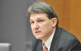 Minister Šušteršič: 2. maj ostaja dela prost dan