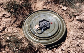 Pozabljena mina v nekdanji vojašnici na Hrvaškem ubila zbiralca odpadkov