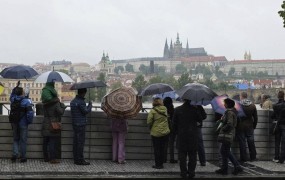 Privlačnost katastrofe: turisti rinejo v poplavljeno Prago
