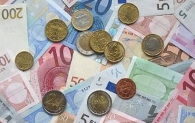 Julija povprečna plača v Sloveniji navzgor