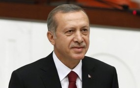 Turški pisatelj obsojen zaradi žalitve Erdogana