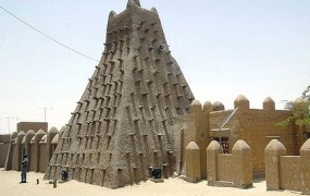 Islamski skrajneži v Maliju uničujejo starodavne grobnice