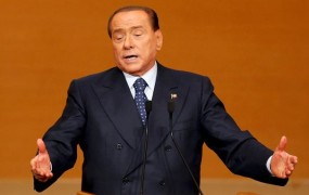 Juncker od Berlusconija zahteva opravičilo zaradi izjav o holokavstu