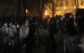 Med protesti v Ljubljani pridržanih 11 oseb