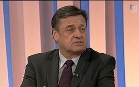 V Pogledih napad na Jankovića: Parlament ni centralni komite