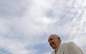 Papež: Internet je »darilo od Boga«