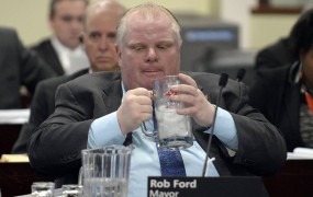 Razvpiti župan Toronta Rob Ford bo ponovno kandidiral