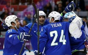 Slovenski hokejisti proti svetovnim prvakom Kanadčanom neobremenjeno