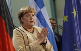 Angela Merkel: Naša srca krvavijo za prizadete Grke