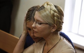 Sodišče v Strasbourgu: Timošenkova nezakonito za rešetkami