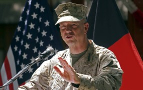 Ameriški poveljnik sil v Afganistanu oproščen obtožb o neprimernem vedenju