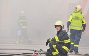 V požaru zgorelo skladišče tovarne Liko v Borovnici