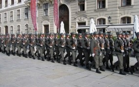 Avstrijci na referendumu o odpravi naborniške vojske
