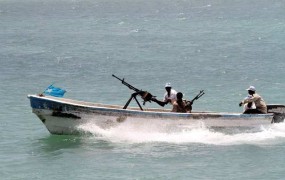 Somalijski pirati so lani z odkupninami zaslužili 127 milijonov evrov