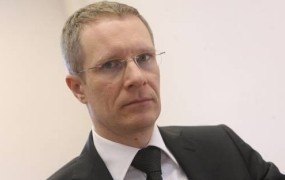 Umar: Slovenija mora z reformami pospešeno nadaljevati