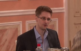 VIDEO: Snowden svari pred nevarnostmi vohunjenja za demokracijo