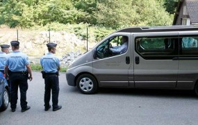 Policija nadaljuje preiskavo pokola v francoskih Alpah