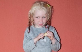 V Grčiji pri Romih odkrili ugrabljeno deklico