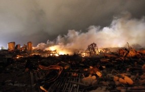 Številne žrtve v veliki eksploziji v tovarni gnojil v Teksasu