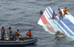 Za nesrečo letala Air France v Braziliji kriva človek in tehnika