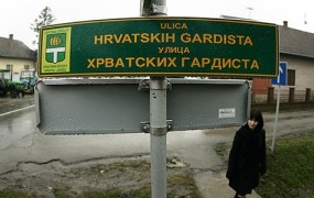 Na Hrvaškem zbrali 650.000 podpisov za referendum o cirilici