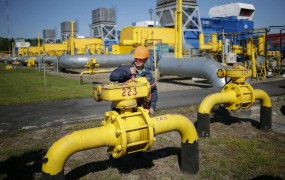 Kijev do izteka roka ni plačal dolga za plin, Moskva zaprla pipico