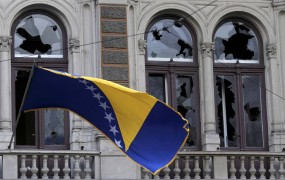 Po demonstracijah v BiH odstopi več visokih lokalnih politikov