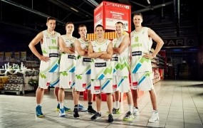 Slovenski košarkarji proti Španiji bolj sproščeno