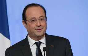 Hollande podprl prepoved nastopanja za spornega komika