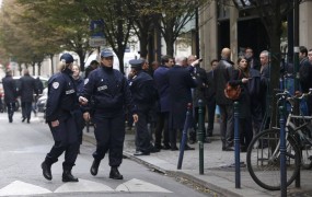 V streljanju v prostorih francoskega časnika hudo ranjen fotograf