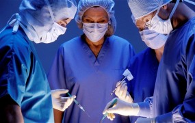 Južnoafriški kirurgi operirali srce napačnega bolnika