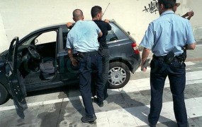 Italijanska policista revnemu tatu plačala ukradeno hrano