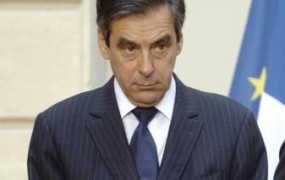 Bivši francoski premier Fillon naj bi preiskovalce hujskal nad Sarkozyja