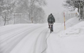 V noči na ponedeljek lahko na Notranjskem in Gorjancih zapade do 40 centimetrov snega