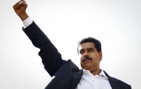Maduro ukinja bankovce za 100 bolivarjev, ki naj bi bili orodje mafije