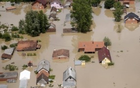 Poplavne razmere v Srbiji in BiH se umirjajo, začenja se preštevanje žrtev