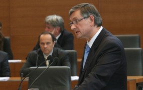 Türk na potezi - bo v dnevu in pol našel novega mandatarja?