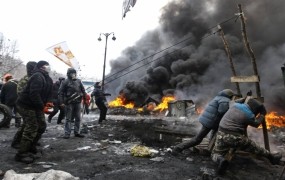 Ukrajinska opozicija se pogaja z Janukovičem; če dogovora ne bo, grozi z napadom