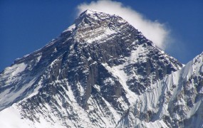 Kitajca tik pod vrhom Mount Everesta odgnali, ker ni imel dovoljenja za vzpon