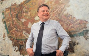Janković in Telekom: Vroče telefonske linije za MOL