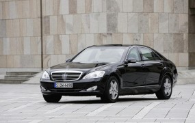Mercedes svojih limuzin ne bo prodajal korumpiranim kosovskim oblastem