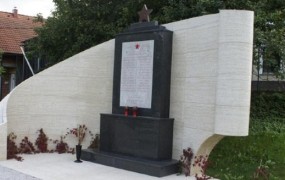 »Poveličevanje komunistične revolucije«: spomenik z rdečo zvezdo razburja krajane Ponikve