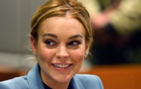 Igralka Lindsay Lohan povzročila prometno nesrečo in pobegnila