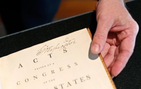 Ameriška ustava s komentarji George Washingtona prodana za 10 milijonov dolarjev