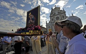 Slovenski škofje se ob Marijinem prazniku spominjajo tudi žrtev prve svetovne vojne