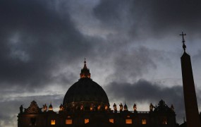 Vatikan: Konklave se bo začel v torek 