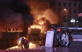 Proteste v Kijevu zajelo nasilje; številni ranjeni