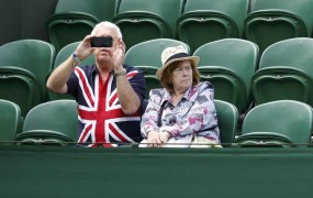 V Wimbledonu prazne tribune, vstopnice pa so pokupile korporacije